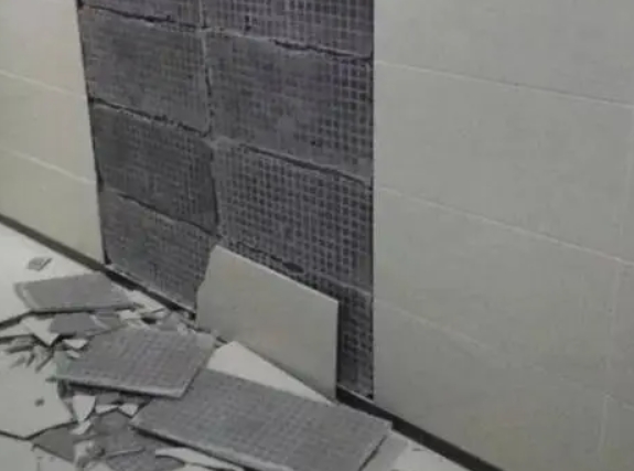 龙圩瓷砖空鼓维修公司分享下龙圩墙砖松动维修的知识
